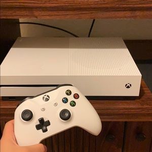 Xbox One S (READ DESCRIPTION!)